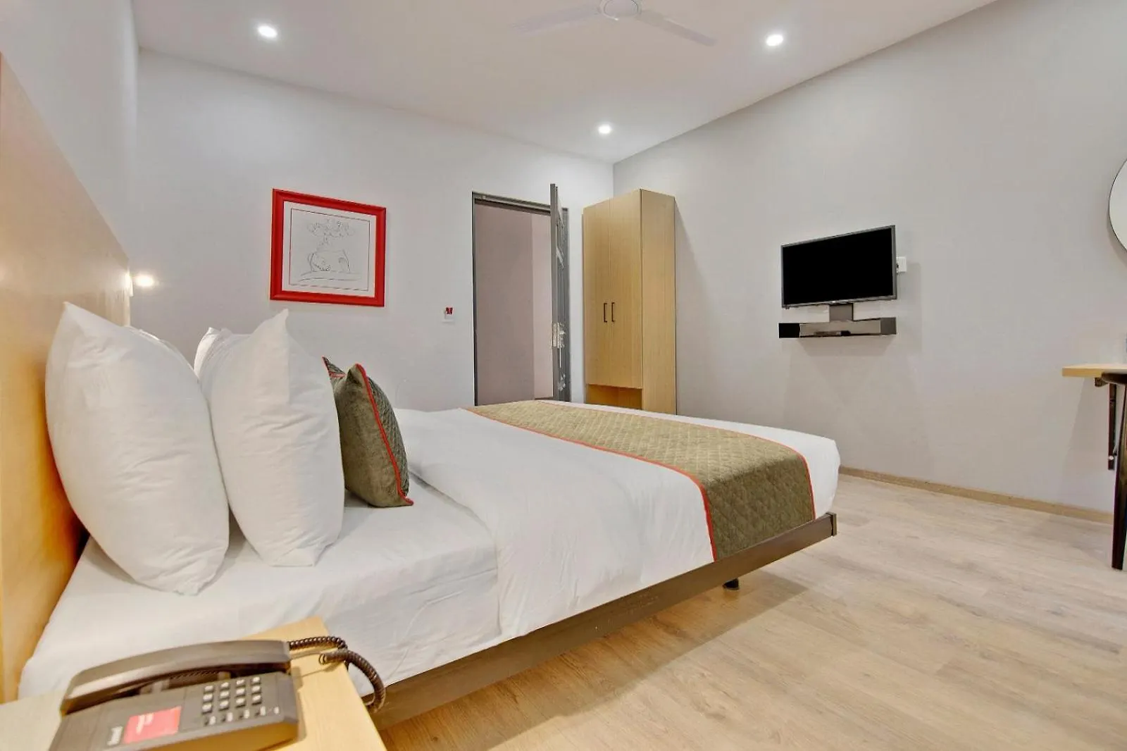 Hotel King Plaza Near Igi Airport New Delhi India